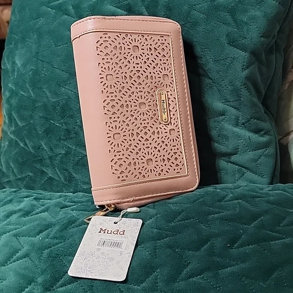 Mudd Mudd...purse👛 very elegant hands with double cream color zipper... - Picture 8 of 12